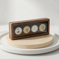 Boîte de présentation de pièces de monnaie haut de gamme en bois de noyer, faite à la main, transparente, à 4 emplacements, pour pièces commémoratives anciennes, avec bords arrondis, idéale comme cadeau