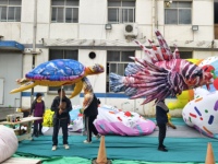 Costume gonflable personnalisé de cheval de mer de dessin animé, marionnette gonflable de cheval de mer pour la décoration de fête sur le thème de l'océan, défilé