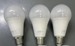 หลอดไฟ LED A60 ฝาครอบพลาสติก AC 150-265V ไดรเวอร์แบบ DOB ชิป SMD 3535 ความสว่างสูง CRI 85 800-1100 ลูเมน ขั้ว B22/E27 มาตรฐาน CE RoHS - Product Image 4