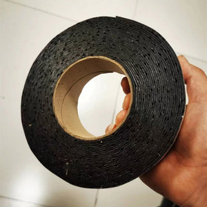 Bande d'étanchéité bitumineuse qui adhère fermement au <span class=keywords><strong>béton</strong></span>, à l'asphalte, au métal, aux panneaux de toiture, pour la réparation des fissures de surface routière et l'étanchéité des joints - Product Image 3