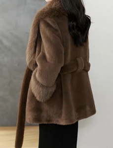 <span class=keywords><strong>Abrigo</strong></span> <span class=keywords><strong>de</strong></span> hierba <span class=keywords><strong>de</strong></span> <span class=keywords><strong>piel</strong></span> <span class=keywords><strong>de</strong></span> conejo <span class=keywords><strong>de</strong></span> <span class=keywords><strong>nutria</strong></span> <span class=keywords><strong>de</strong></span> imitación <span class=keywords><strong>de</strong></span> Invierno para mujer, cuello y puños <span class=keywords><strong>de</strong></span> <span class=keywords><strong>piel</strong></span> <span class=keywords><strong>de</strong></span> zorro, chaqueta adelgazante con diseño <span class=keywords><strong>de</strong></span> cinturón con cuello en V grande - Product Image 3