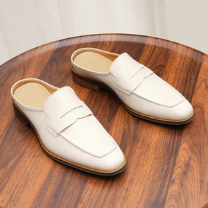 Zapatos de Hombre Transpirables Baotou de Tendencia 2025 - Elegantes y Versátiles Zapatillas Casuales Sin Tacón de Cuero Genuino - Product Image 1