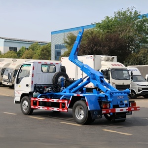 Camion de collecte des déchets à crochet 1SUZU 100P 4X2, capacité de 5 m³, camion à déchets à benne basculante avec crochet - Product Image 1