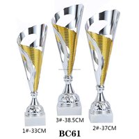 Trophée de ballon de football en or de haute qualité personnalisé en gros Trophée de badminton pour jeunes de style populaire européen en métal