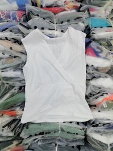 Lote de Ropa de Mujer de Moda 2025, Surtido de Tops Cortos, Ropa al Por Mayor, Nueva de Marca - Product Image 1