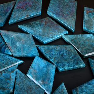 Cristales de Apatita Azul en Forma de Rombo al por Mayor para Colección del Hogar - Product Image 3