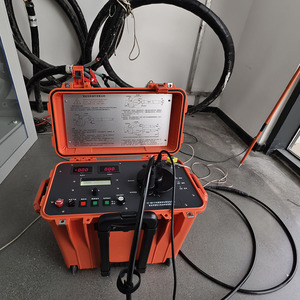 Testeur de pont de décharge de câbles à courant élevé 600 mA sans zone aveugle, avec terminal de contrôle LCD et pour réseaux haute tension complexes jusqu'à 60 kV de sortie - Product Image 1