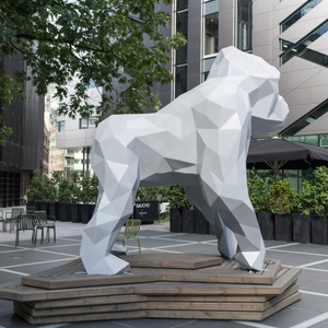 Grande sculpture d'animal en fibre de verre blanche, statue géométrique en résine de <span class=keywords><strong>King</strong></span> <span class=keywords><strong>Kong</strong></span> - Product Image 2