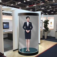 Pantalla Publicitaria Educativa Holográfica 3D de Humano Digital con IA para Interacción en Interiores, Cilíndrica, Resolución 1920x1080, con Soporte de Piso