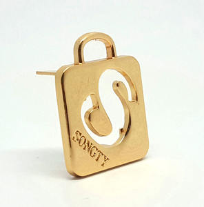 Étiquette métallique personnalisée Desong en gros pour sacs, ouvre-bouteille à caviar, style mode, origine Zhejiang, approvisionnement direct usine - Product Image 3