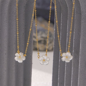 Collar de Mujer con Colgante de Flor de Acero Inoxidable, Elegante y de Lujo, Joyería Personalizada al por Mayor - Product Image 2
