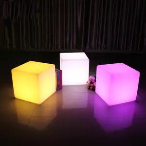 PE 빛나는 플라스틱 고품질 빛나는 led 가구 다채로운 라이트 바 카운터 테이블 조명 의자 led 큐브 가구