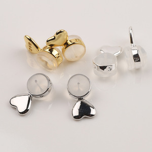 Boucles d'oreilles en silicone transparent en forme de cœur, plaquées or et argent, motif amour, pour un usage quotidien, unisexes, boucles d'oreilles fines - Product Image 2