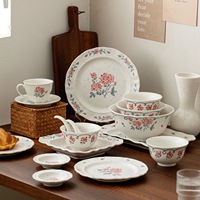 Service de table en porcelaine à motif végétal personnalisé avec assiette à gâteau et bol à riz à motif rose rouge, portable pour le petit-déjeuner et les salades