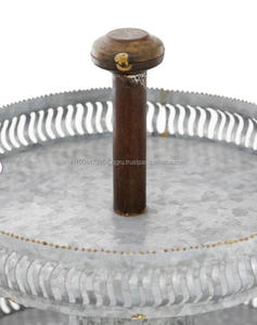 Soporte redondo moderno para pasteles y dulces, Hierro de metal galvanizado de dos niveles con tapa superior de madera para decoración del hogar y fiestas - Product Image 4