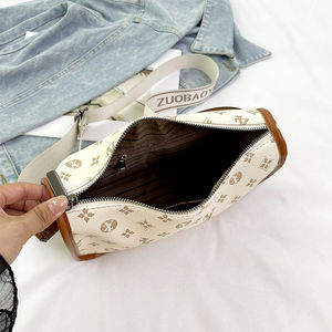 กระเป๋าสะพายข้างผู้หญิง ดีไซน์ทันสมัย แบรนด์ดีไซเนอร์ ซิปปิด สายสะพายสองเส้น พกพาสะดวก วัสดุ PU ซับในโพลีเอสเตอร์ - Product Image 6