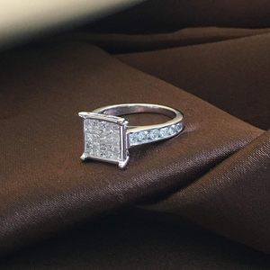 แหวนเพชรออร์นาติส ทองคำขาว 14k ทรงปรินเซสคัท ประดับเพชรทรงกลมบริลเลียนท์ด้านข้างแบบซ่อน สำหรับผู้หญิง - Product Image 6
