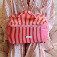 2026 Trendige Frottee-Kosmetiktasche mit Eigenem Logo Weiche Frottee-Kosmetiktasche Große Reise-Toilettentasche Personalisierte Make-up-Tasche