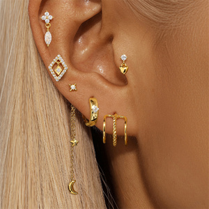 Pendientes de Aro Rectangulares de Oro de 18K con Zirconia Cúbica en Forma de Gota de Agua y Corazón Súper Brillantes - Product Image 3