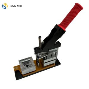 <span class=keywords><strong>Machine</strong></span> de découpe à plat et presse double station pour aimants de réfrigérateur en acrylique et badges métalliques – Idéale pour OEM, ODM et commandes personnalisées – Prix bas - Product Image 1