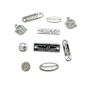 Plaque de marquage pour sacs, accessoires de maroquinerie, étiquette personnalisée à coudre, logo métallique 3D pour vêtements - Vente chaude - Product Image 2