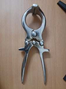 Castrator small Compact Castrator para pequenos animais: fabricante eficiente de operações de gado em pequena escala na Índia