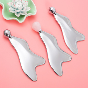 Tabla de masaje de aleación de zinc con forma de pez, herramienta de belleza manual para cuidado personal y puntos de acupuntura - Product Image 2