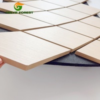 Panneaux acoustiques en MDF de 18 mm, panneaux en fibre de polyester, films PVC en bois de base, panneaux muraux pour la décoration des murs et plafonds intérieurs