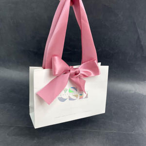 Sacs en papier de luxe personnalisés et élégants avec estampage holographique, poignée en ruban, sacs cadeaux pour Noël, la Saint-Valentin, les mariages et les fêtes - Product Image 6
