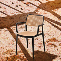 Chaise de jardin en rotin et plastique pour usage extérieur en milieu hospitalier, dossier médiéval, empilable, rouge, petite table d'appartement, design victorien