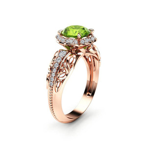 Anello da Donna con Fiore e Accento in Pietra Verde, Gioiello alla Moda - Product Image 1