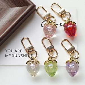 Nuevo Llavero de Resina Colorido con Forma de Fresa, Colgante 3D Transparente de Fruta, Encanto de Dibujos Animados Anime para Llaves, Metal, Cuero, Silicona, Cristal - Product Image 1