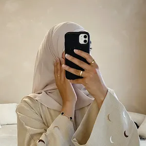 महिलाओं के लिए कस्टम प्रीमियम कोरियाई शिफॉन कढ़ाई वाला चंद्रमा लक्जरी हिजाब घूंघट थोक मुस्लिम हिजाब