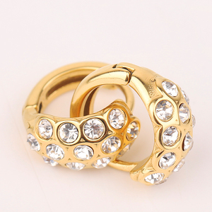 <span class=keywords><strong>Orecchini</strong></span> a Scatto a Cerchio a C in <span class=keywords><strong>Corallo</strong></span> con Zirconi, Gioielli in Acciaio Inossidabile Ipoallergenico Placcato Oro 18k, Dropshipping Senza MOQ, Disponibili in Stock USA - Product Image 5