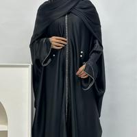 Ensemble Abaya 2 Pièces Élégant en Crêpe Satiné Longue Coupe Chauve-Souris avec Diamants et Hijab pour Femmes Musulmanes – Luxe Modeste d'Été – Vente en Gros