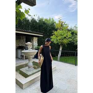 ชุดเดรสยาวทรงบอลกาวน์สีดำสไตล์วินเทจ แบรนด์อิโลน่า ทรงหลวม สายเดี่ยวแบบสปาเก็ตตี้ คอสูงแบบผูก สายคล้องคอแบบไม่สมมาตร แต่งขนสัตว์ธรรมชาติ ลายพิมพ์สตรีทแม็กซี่ - Product Image 2