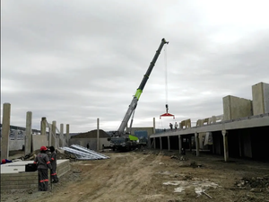 Zoomlion ZTC2000v863เครนรถบรรทุกหนัก200ตันพร้อมส่วนประกอบกระปุกเกียร์ปั๊มเครื่องยนต์หลักและชิ้นส่วนนำเข้า - Product Image 2