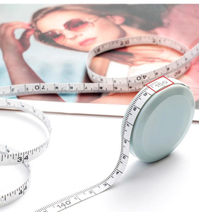 1 pièce 1,5 m Ruban à mesurer rétractable portable, mini règle de couture en cuir, règle de mesure de hauteur pour enfants, ruban à mesurer en centimètres et pouces - Product Image 1