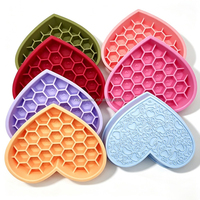 Bol pour chien en silicone alvéolé 2-en-1 Saint-Valentin, compatible lave-vaisselle, avec tapis innovant en forme de cœur pour l'alimentation lente et le léchage