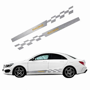 Autocollant de <span class=keywords><strong>voiture</strong></span> à carreaux rouges pour bas de caisse : Ensemble d'autocollants à rayures pour bas de caisse avec texte RACING doré, en vinyle sport imperméable et résistant aux UV - Product Image 3