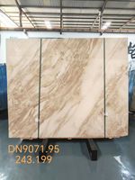 Dalle de marbre naturel beige crème à veinage continu pour projets muraux et de sols d'hôtels et villas