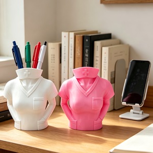 Porte-stylos grande capacité au design uniforme d'infirmière, bac de rangement de bureau pour médecins et infirmières, articles en plastique - Product Image 1