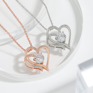 Collar con Colgante de Corazón de Plata de Ley 925 de Kingcome, Regalo de San Valentín para Mujeres y Niñas - Product Image 1