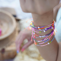 2025 Nueva playa Mini bohemio hecho a mano Color mezclado Irregular perlas de agua dulce pulseras con cuentas joyería de moda para mujeres