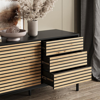Meuble TV à larges lattes effet chêne, meuble bas à ouverture par pression, cadre anthracite, pieds métalliques, console multimédia pour salon avec 3 tiroirs