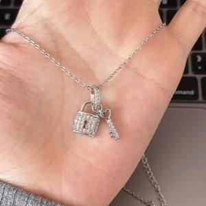 Collar Cuadrado de Plata Pura S925 con Colgante de Cara Sonriente en Forma de Corazón, Elegante y de Alta Gama, con Alto Valor - Product Image 1