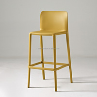 Tabouret de bar en plastique PP gris foncé avec repose-pieds 75 cm pour comptoir de cuisine