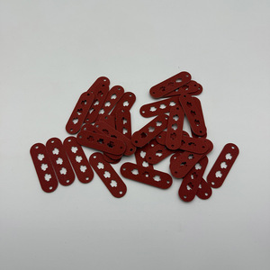 Feuille d'isolation en mica rouge à trous traversants pour applications à haute température - Product Image 2