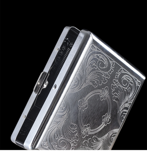Elegante Portasigarette Vintage in Metallo Intagliato a Mano, Scatola Quadrata Argentata per Sigarette con Clip - Product Image 3