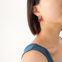 Ensemble de bijoux tendance et romantique en acier titane plaqué or 18 carats, style preppy, avec boucles d'oreilles et pendentif en forme de cœur creux en céramique